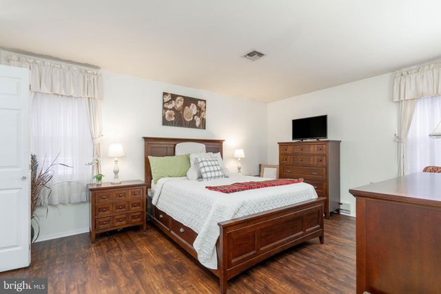 186 DORCHESTER DR, Southampton, NJ 08088