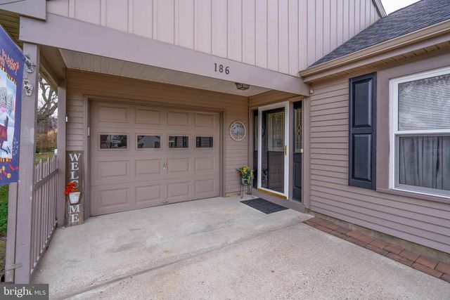 186 DORCHESTER DR, Southampton, NJ 08088