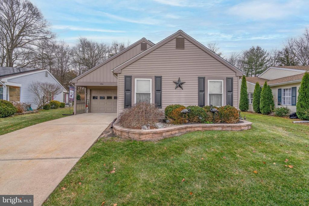 186 DORCHESTER DR, Southampton, NJ 08088