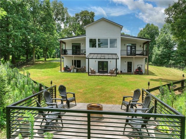 2086 Burnt Mountain Road, Ellijay, GA 30536