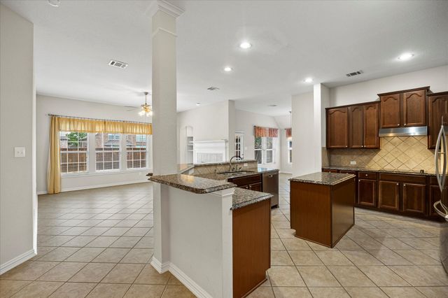 207 Leonard Way, Fate, TX 75087