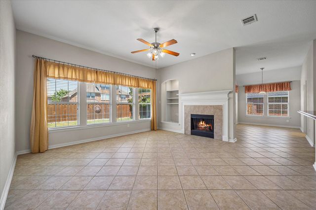 207 Leonard Way, Fate, TX 75087