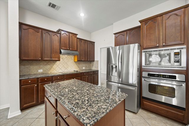 207 Leonard Way, Fate, TX 75087