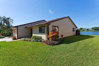 39 Mayfair Lane, Boynton Beach, FL 33426