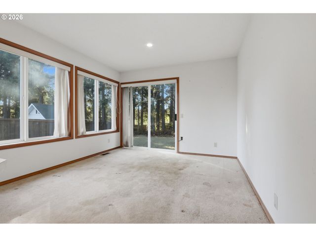 3044 Nw LAKE Rd, Camas, WA 98607