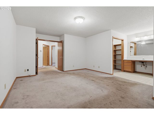 3044 Nw LAKE Rd, Camas, WA 98607