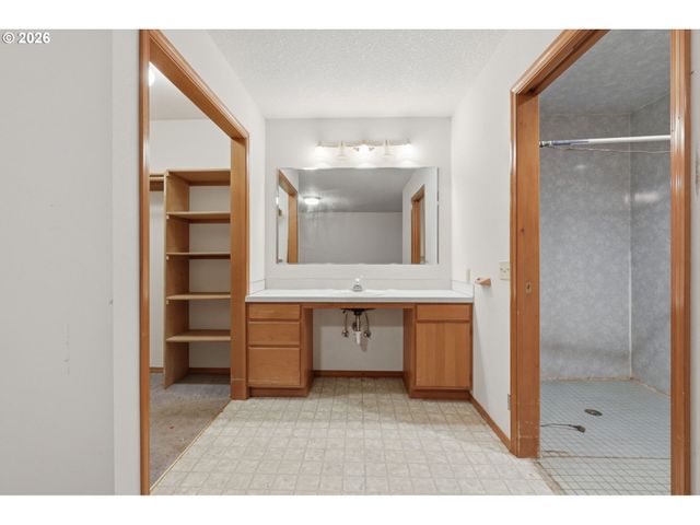 3044 Nw LAKE Rd, Camas, WA 98607