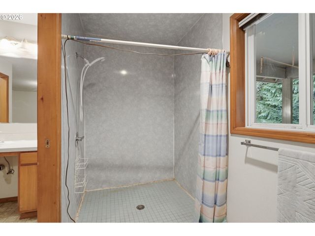 3044 Nw LAKE Rd, Camas, WA 98607