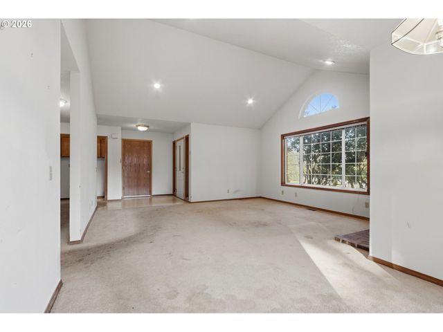 3044 Nw LAKE Rd, Camas, WA 98607