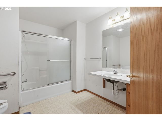 3044 Nw LAKE Rd, Camas, WA 98607