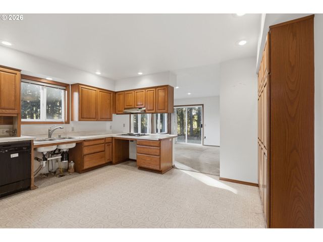 3044 Nw LAKE Rd, Camas, WA 98607