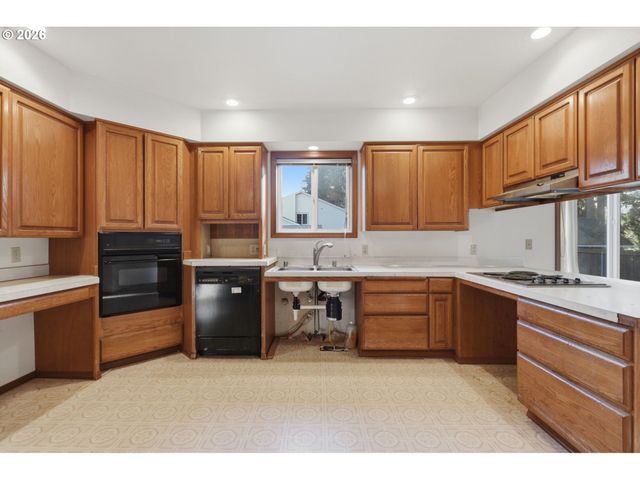 3044 Nw LAKE Rd, Camas, WA 98607