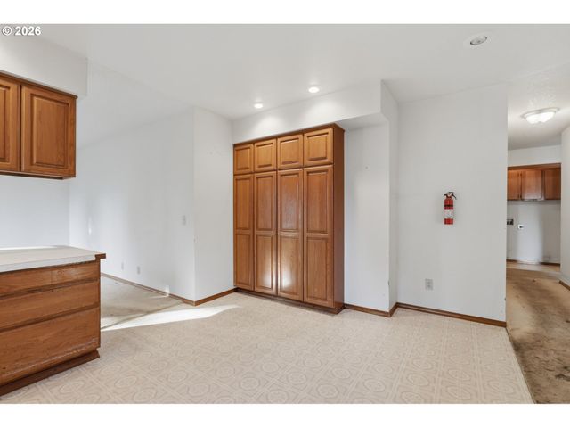 3044 Nw LAKE Rd, Camas, WA 98607
