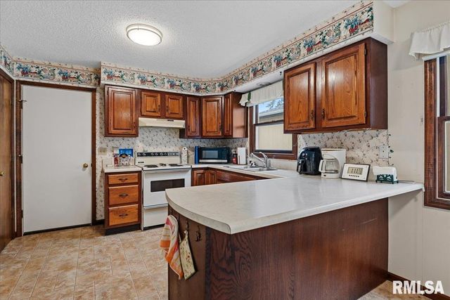 2633 Lemont Drive, Springfield, IL 62704
