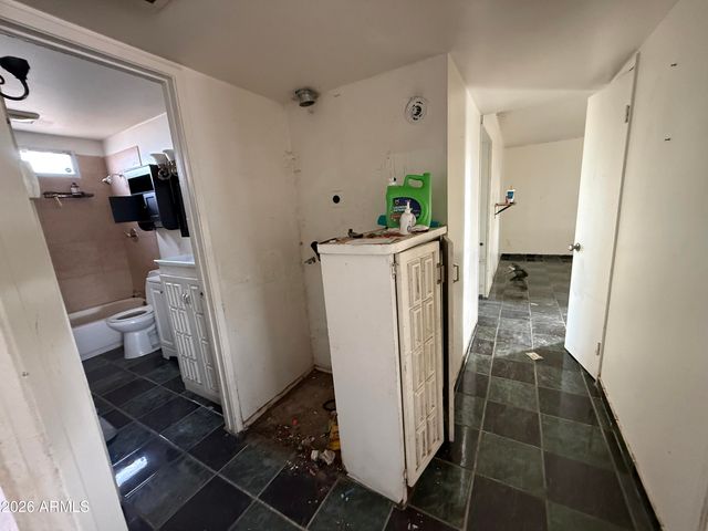 6624 W COLUMBUS Avenue, Phoenix, AZ 85033