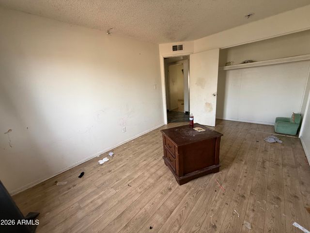 6624 W COLUMBUS Avenue, Phoenix, AZ 85033