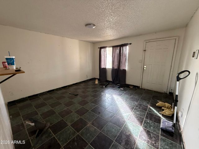 6624 W COLUMBUS Avenue, Phoenix, AZ 85033
