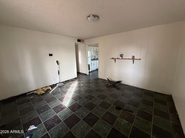 6624 W COLUMBUS Avenue, Phoenix, AZ 85033