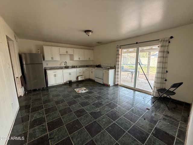 6624 W COLUMBUS Avenue, Phoenix, AZ 85033