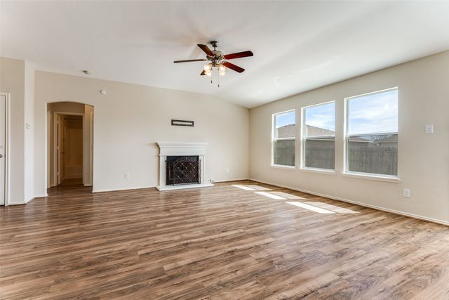 725 Redwing Drive, Saginaw, TX 76131