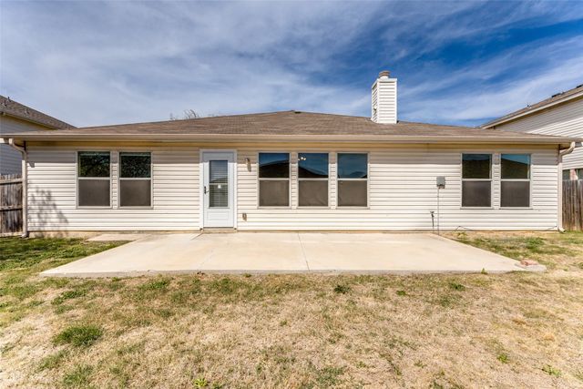725 Redwing Drive, Saginaw, TX 76131