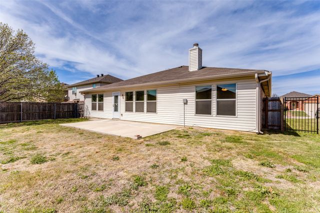 725 Redwing Drive, Saginaw, TX 76131