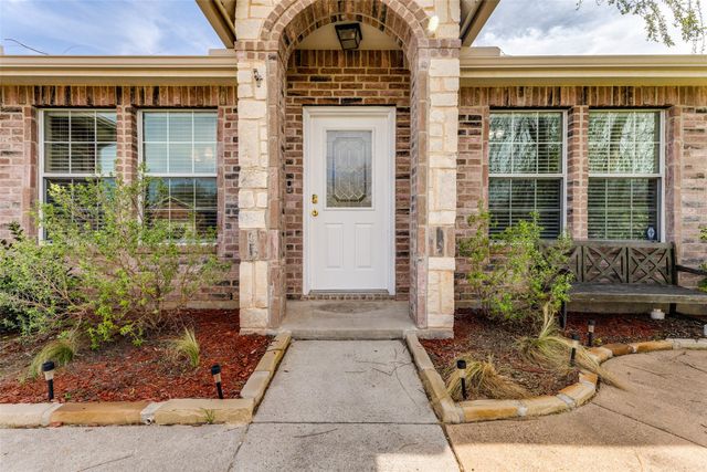 725 Redwing Drive, Saginaw, TX 76131