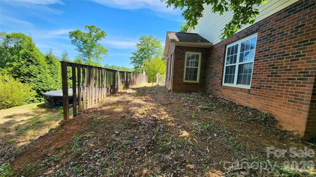 200 Park Place, Morganton, NC 28655