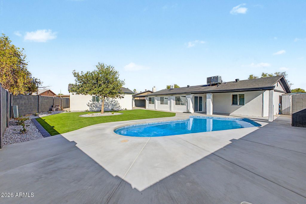 6340 W AVALON Drive, Phoenix, AZ 85033 — photo 3