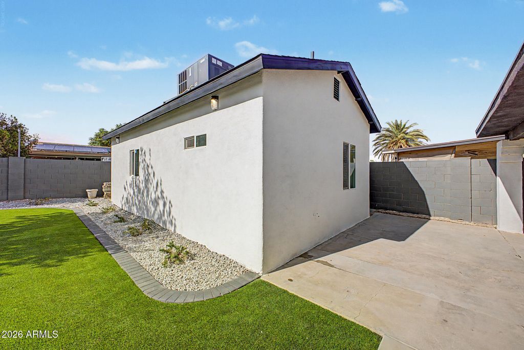 6340 W AVALON Drive, Phoenix, AZ 85033 — photo 5