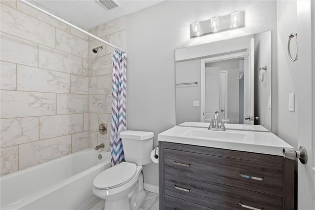 1501 N 6th Street E, Louisburg, KS 66053