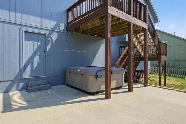 1501 N 6th Street E, Louisburg, KS 66053
