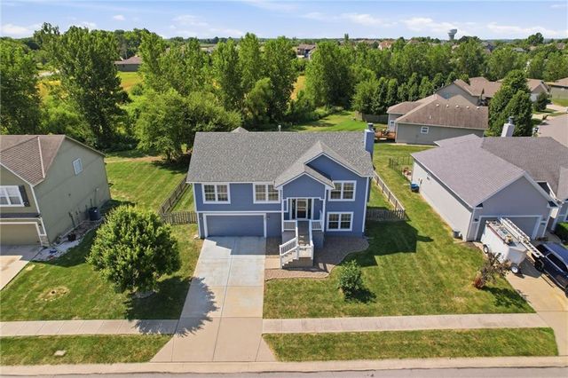 1501 N 6th Street E, Louisburg, KS 66053