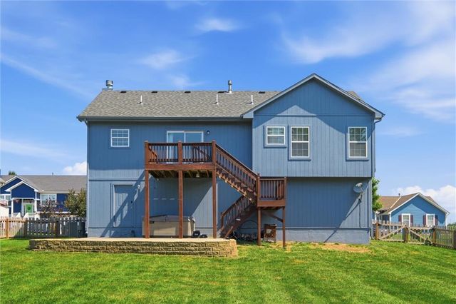 1501 N 6th Street E, Louisburg, KS 66053