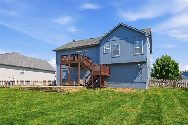 1501 N 6th Street E, Louisburg, KS 66053
