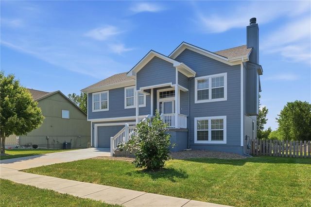 1501 N 6th Street E, Louisburg, KS 66053