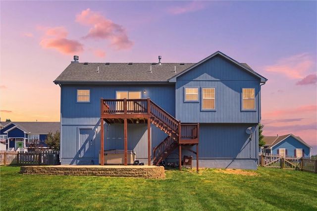 1501 N 6th Street E, Louisburg, KS 66053