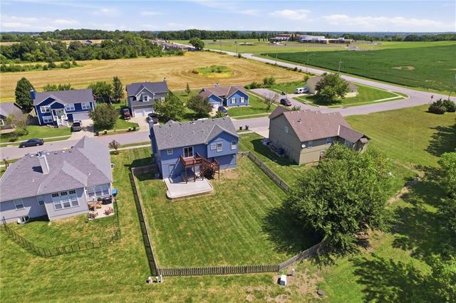 1501 N 6th Street E, Louisburg, KS 66053