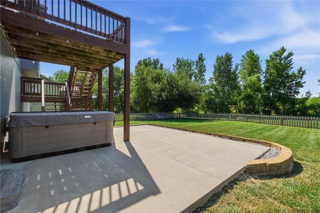 1501 N 6th Street E, Louisburg, KS 66053