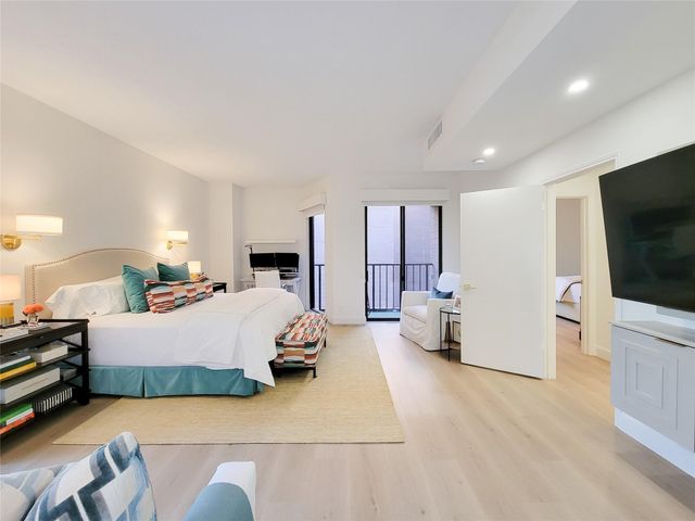 9333 Memorial Drive 320, Houston, TX 77024