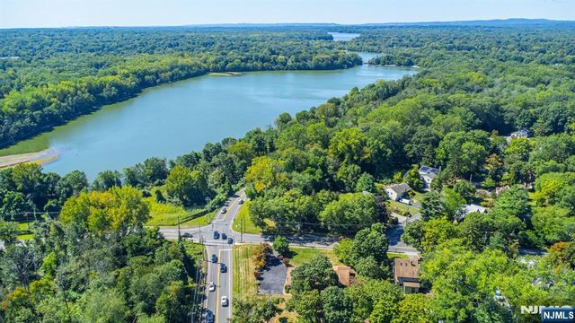 685 Blanch Avenue, Norwood, NJ 07648