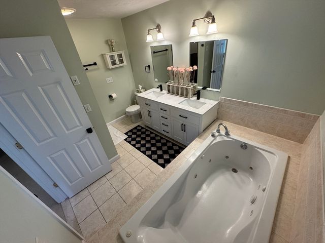 45 Crescent Rd 45, Needham, MA 02494