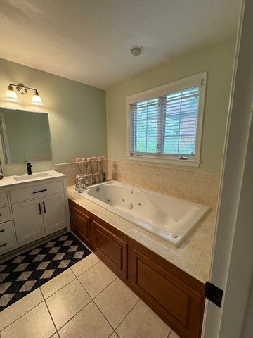 45 Crescent Rd 45, Needham, MA 02494