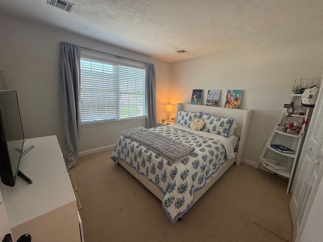 45 Crescent Rd 45, Needham, MA 02494