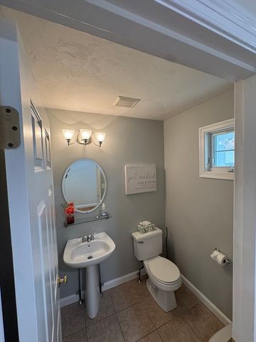45 Crescent Rd 45, Needham, MA 02494