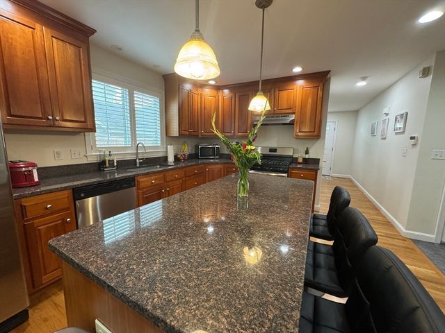 45 Crescent Rd 45, Needham, MA 02494