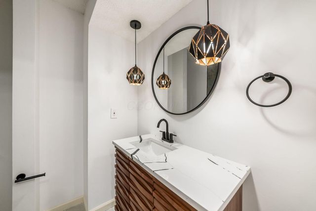6428 Berry Pond Way, Canal Winchester, OH 43110