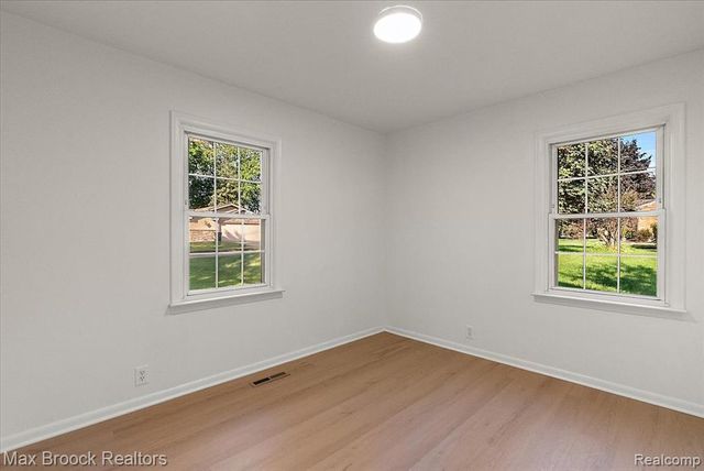 2600 Candlewick Drive, Lake Orion, MI 48359