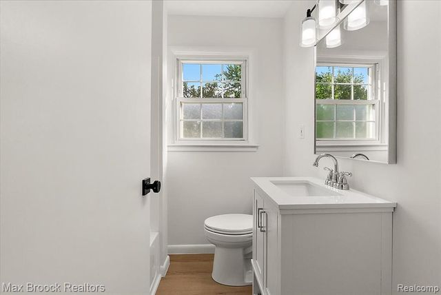 2600 Candlewick Drive, Lake Orion, MI 48359