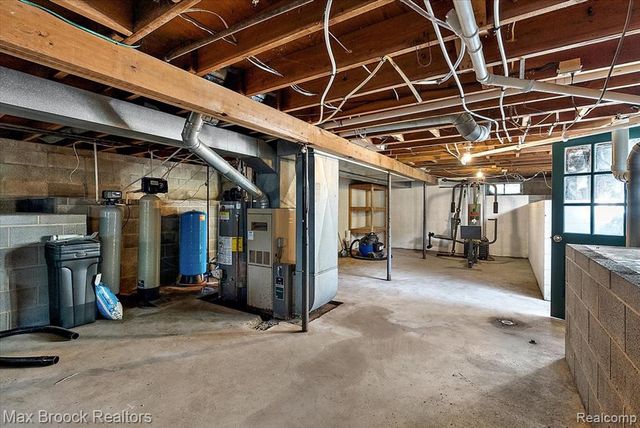 2600 Candlewick Drive, Lake Orion, MI 48359